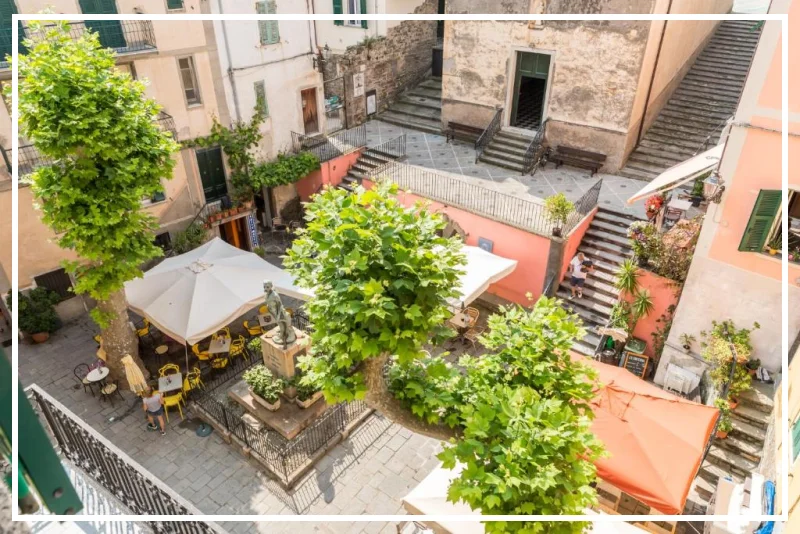 Corniglia piazza